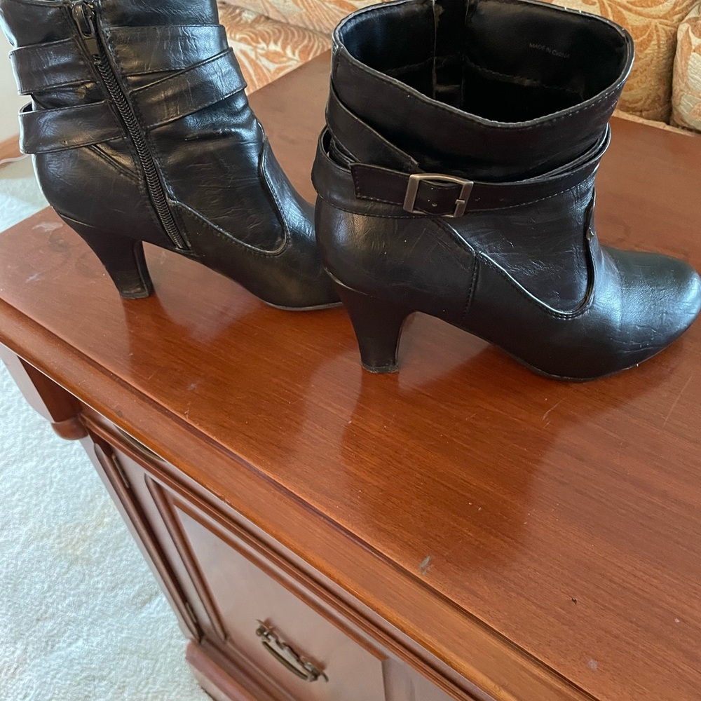 Le Chateau Ankle Boots Black Womens Medium - Picture 4 of 8